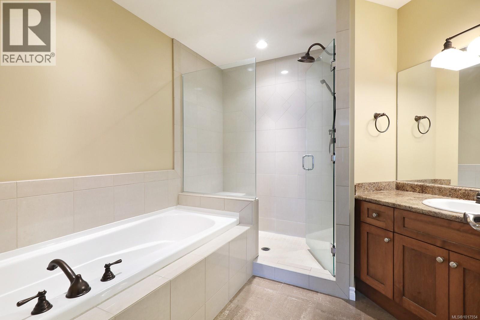 203 1705 Comox Ave, Comox, British Columbia V9M 3M1 - Photo 24 - 1017554