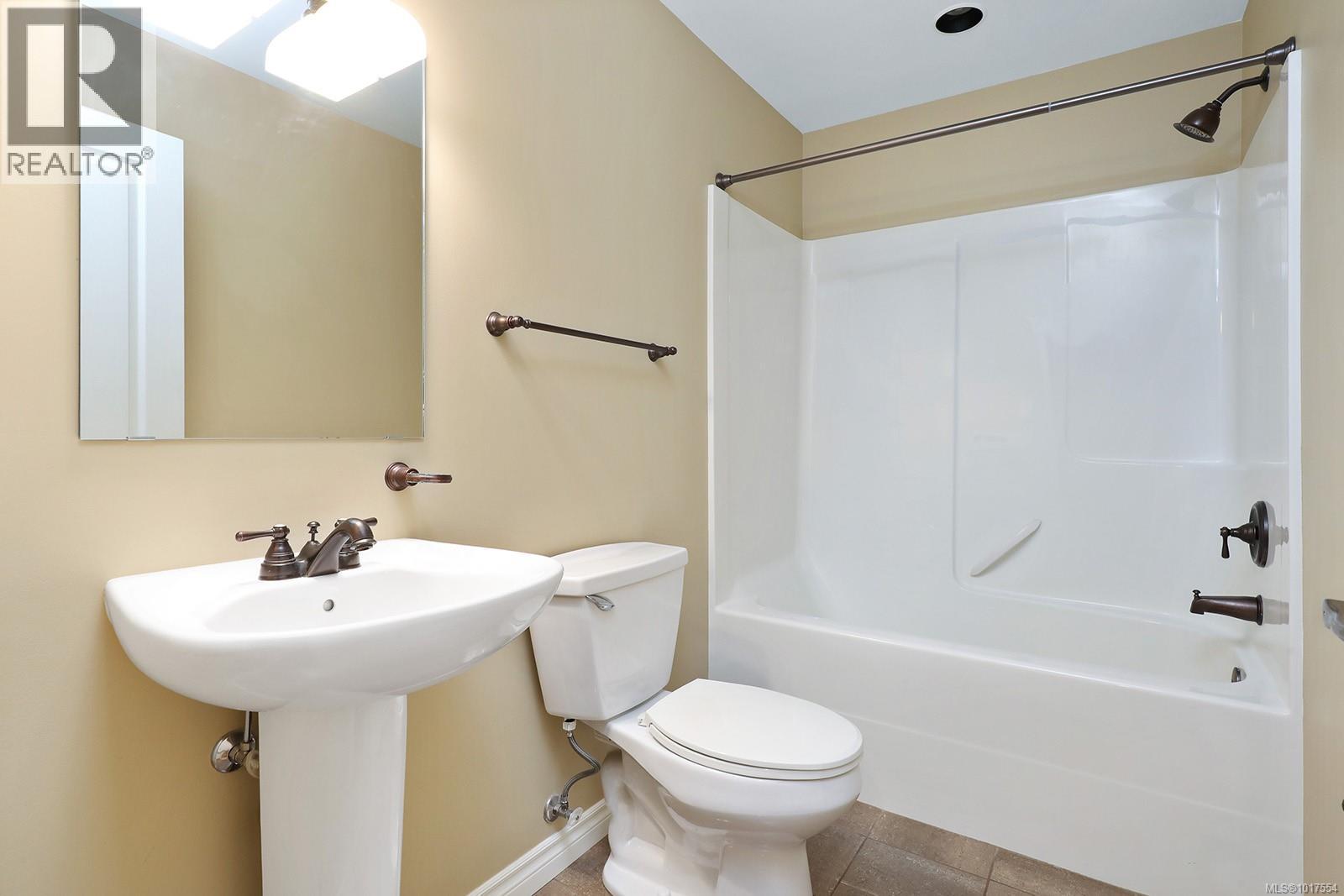 203 1705 Comox Ave, Comox, British Columbia V9M 3M1 - Photo 27 - 1017554