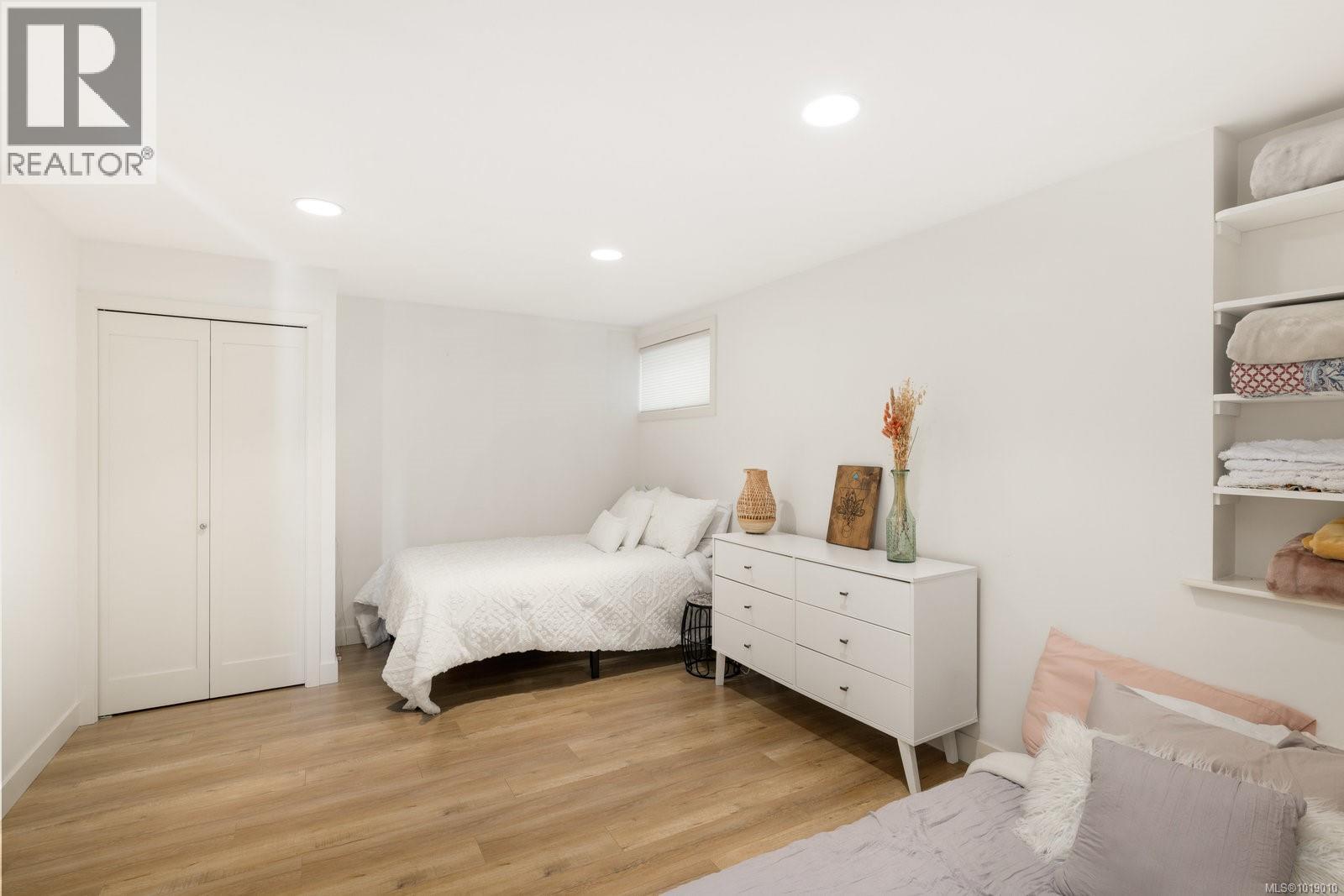 11321 Chalet Rd, North Saanich, British Columbia  V8L 5M1 - Photo 34 - 1019010