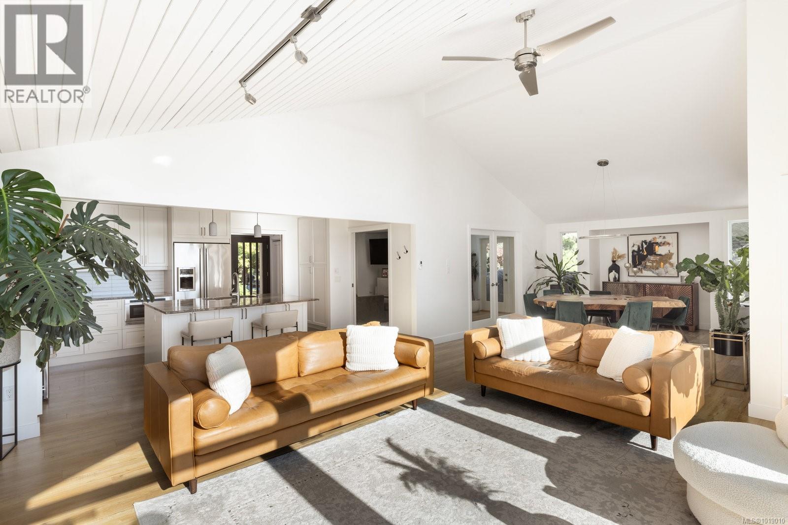 11321 Chalet Rd, North Saanich, British Columbia  V8L 5M1 - Photo 9 - 1019010