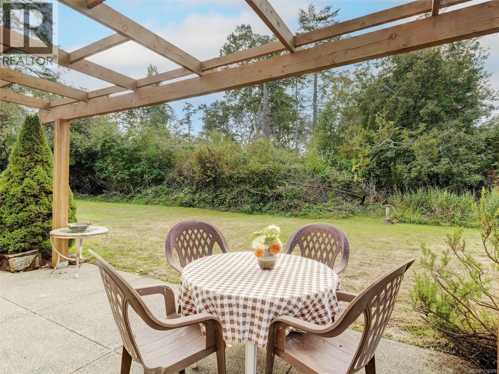 1575 Mileva Lane, Saanich, British Columbia  V8N 2V6 - Photo 6 - 1018389