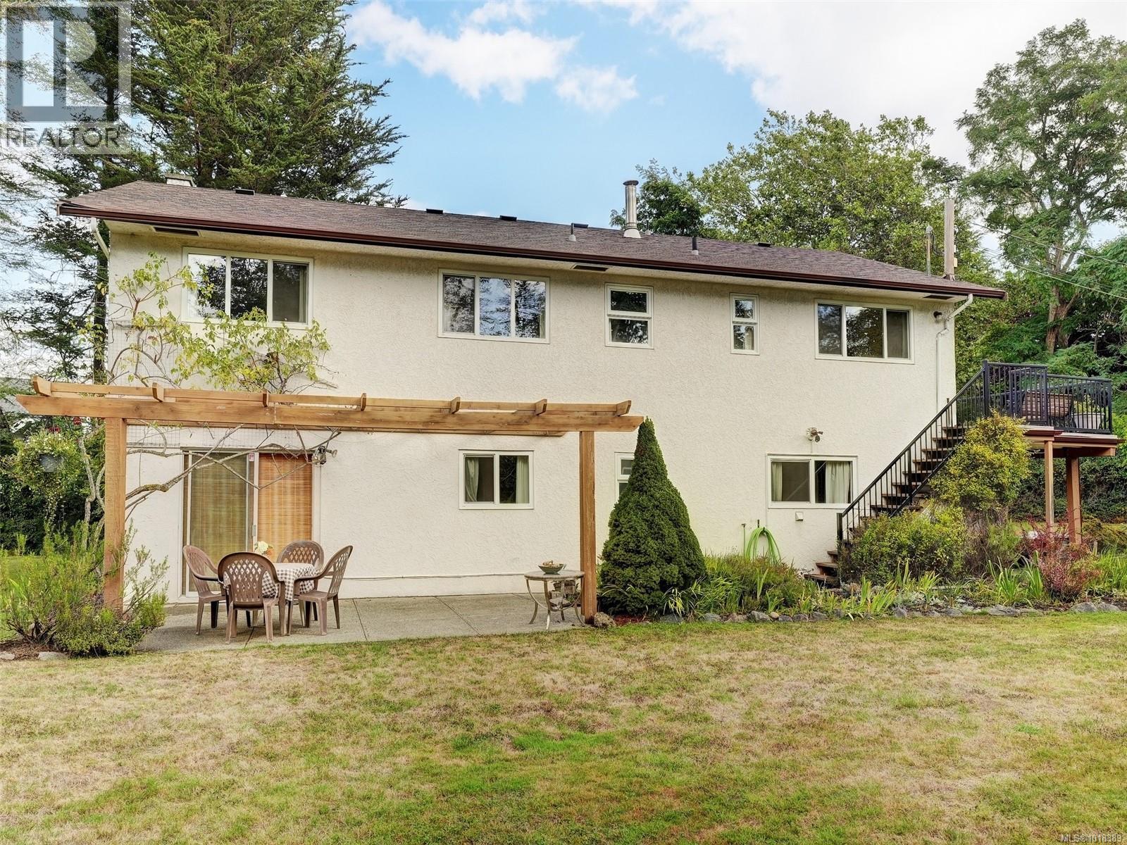 1575 Mileva Lane, Saanich, British Columbia  V8N 2V6 - Photo 10 - 1018389