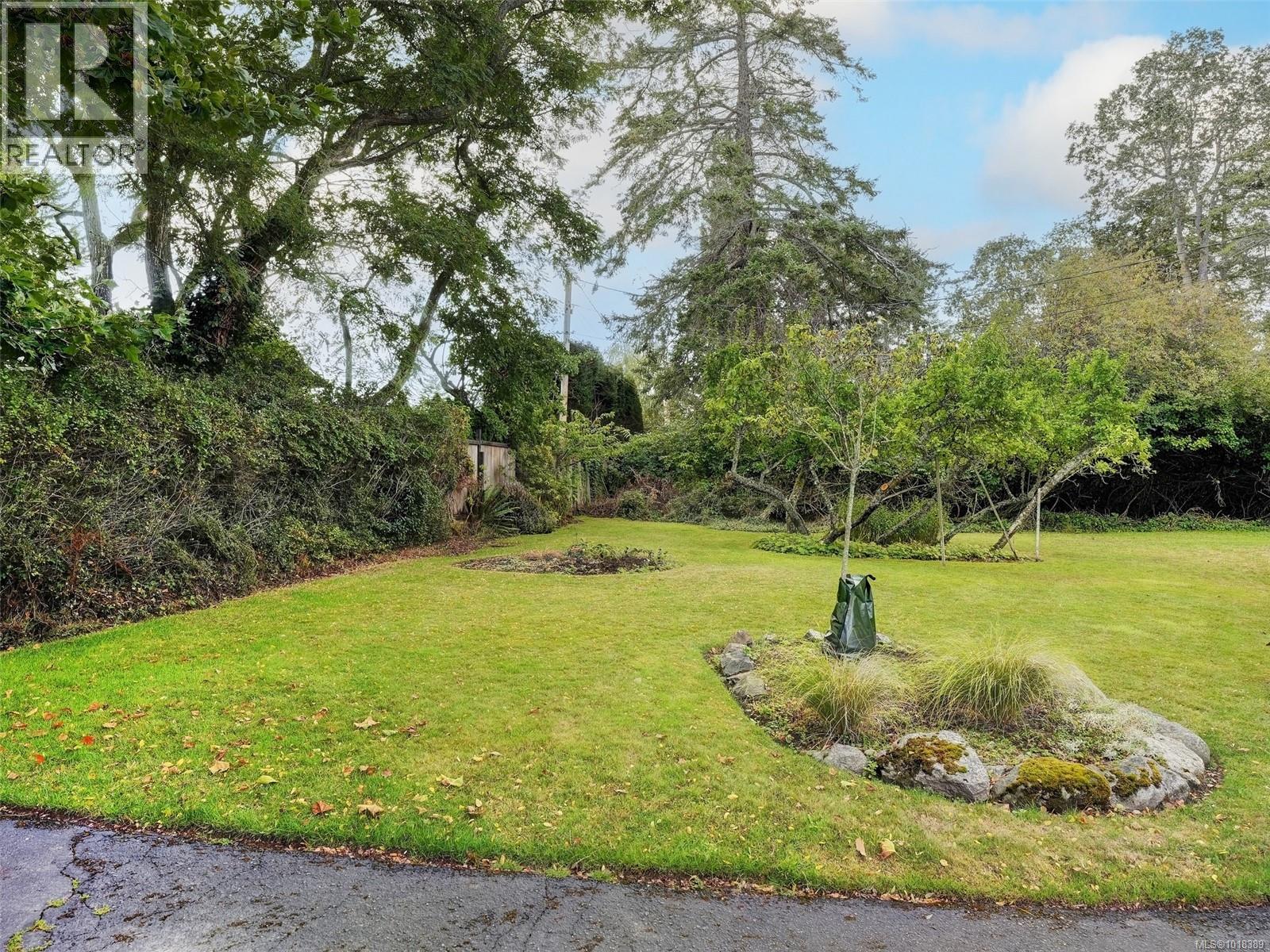 1575 Mileva Lane, Saanich, British Columbia  V8N 2V6 - Photo 9 - 1018389