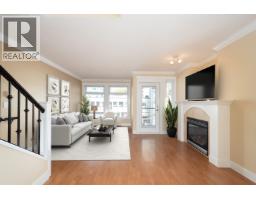 304 152 E 12TH STREET, North Vancouver, British Columbia