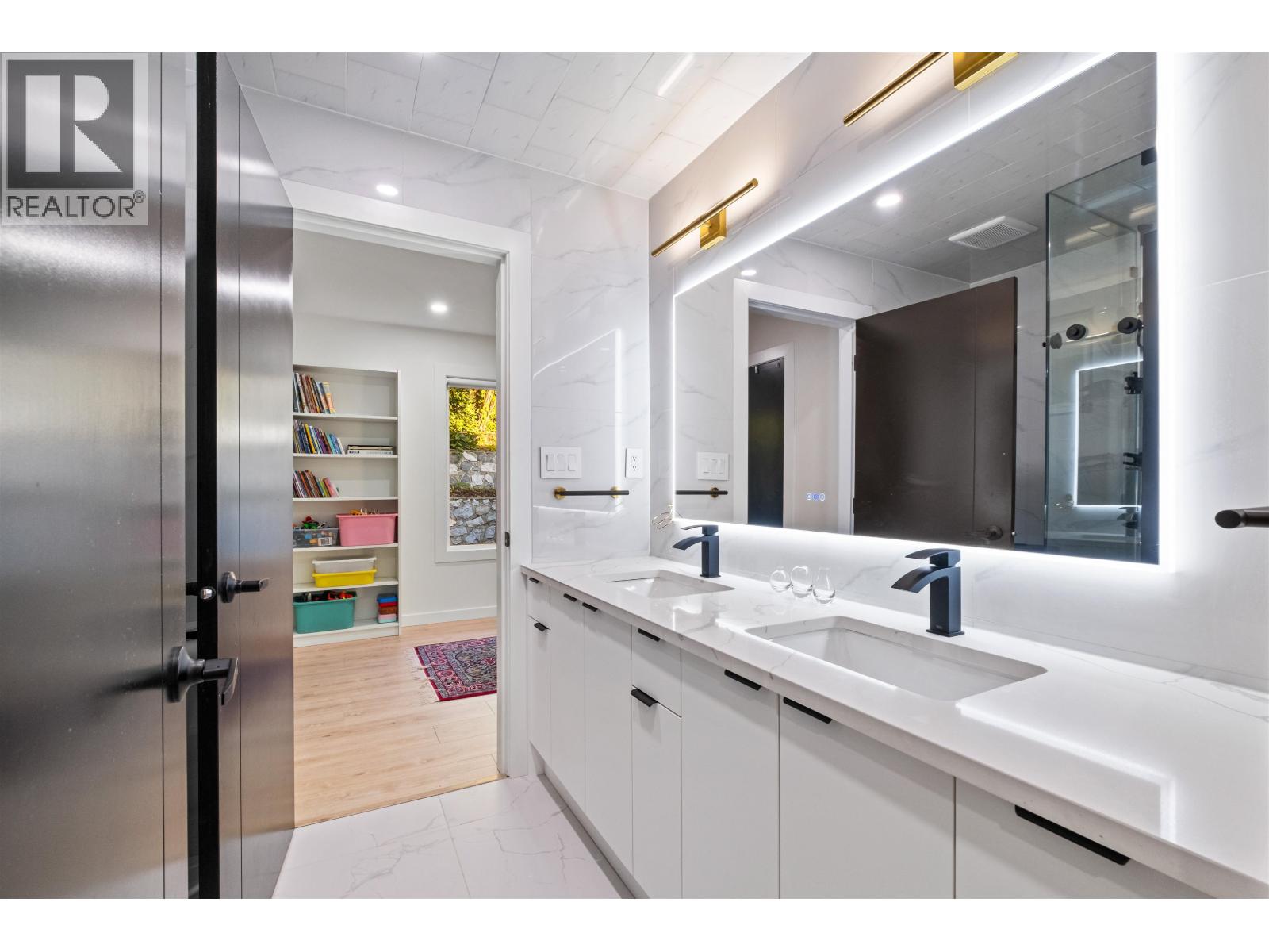 3812 Dalkeith Drive, North Vancouver, British Columbia V7N 3N6 - Photo 16 - R3065444