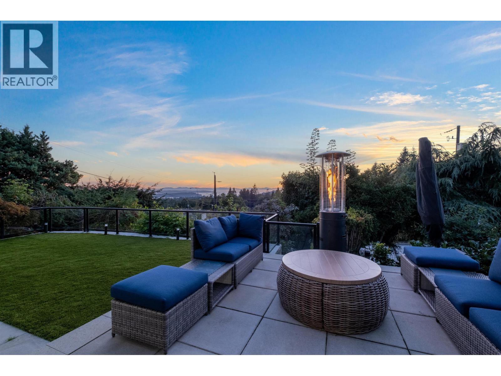 3812 Dalkeith Drive, North Vancouver, British Columbia V7N 3N6 - Photo 4 - R3065444