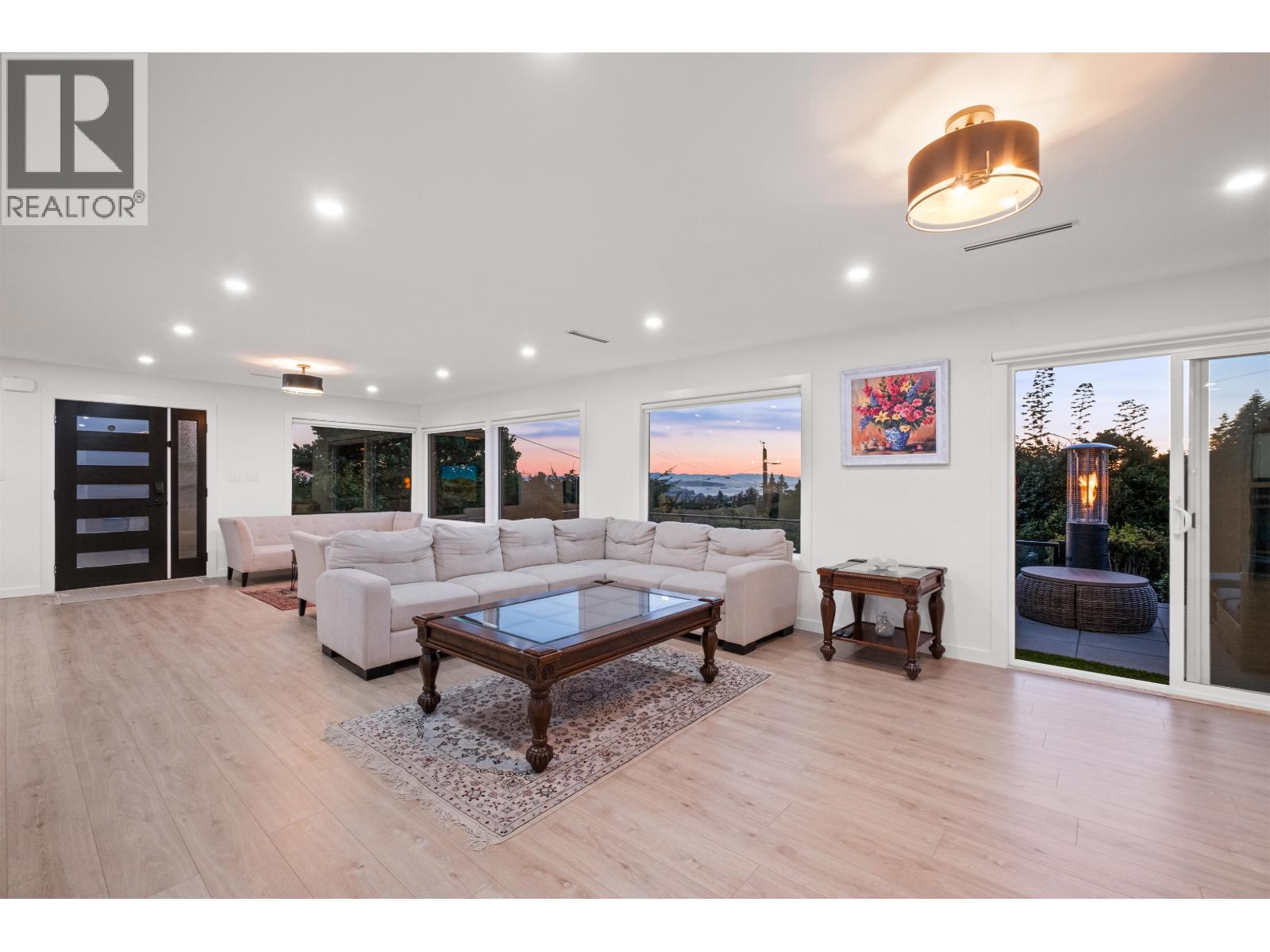 3812 Dalkeith Drive, North Vancouver, British Columbia V7N 3N6 - Photo 7 - R3065444