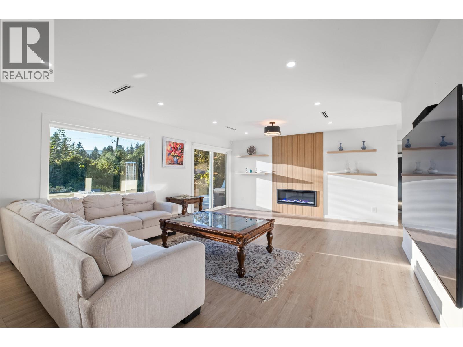 3812 Dalkeith Drive, North Vancouver, British Columbia V7N 3N6 - Photo 9 - R3065444