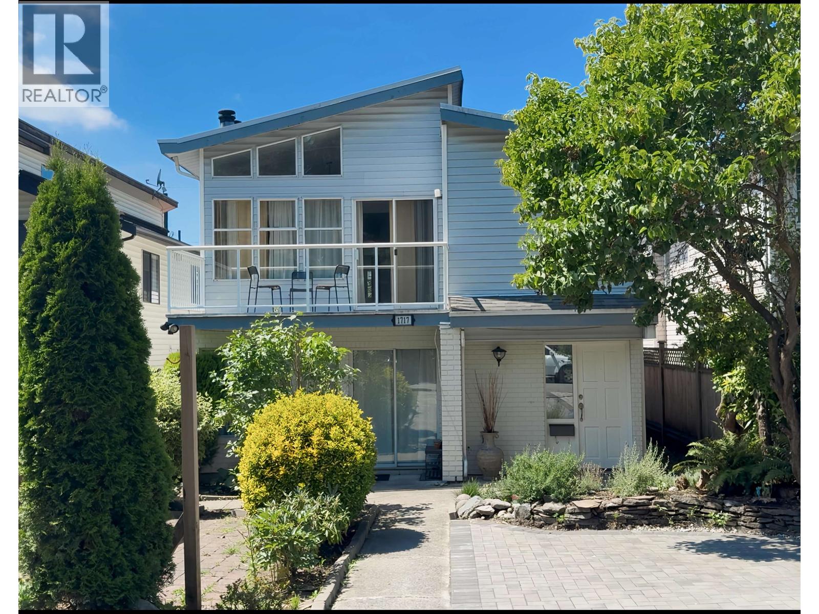 1717 TATLOW AVENUE, North Vancouver, British Columbia