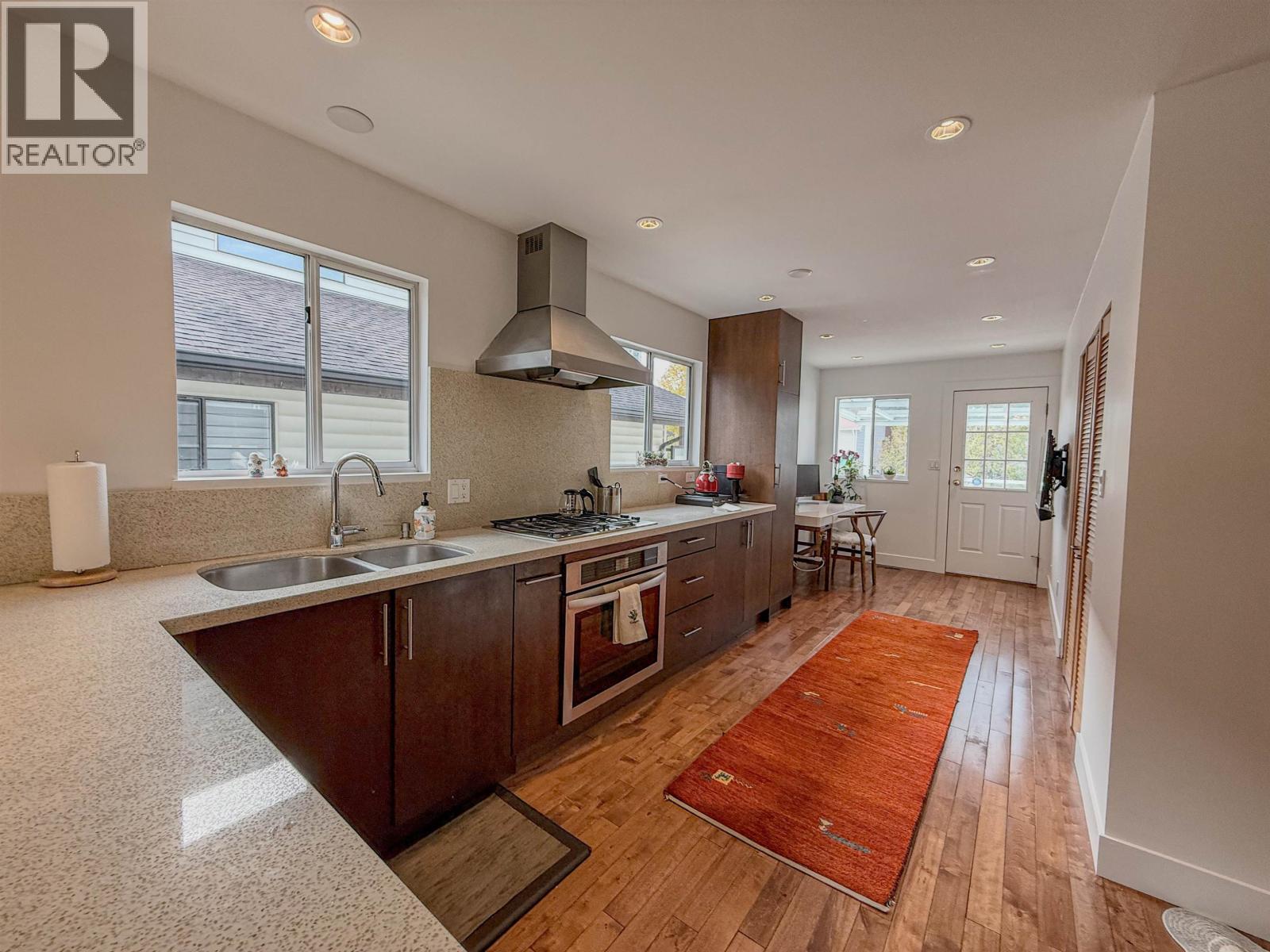 1717 Tatlow Avenue, North Vancouver, British Columbia V7P 3A1 - Photo 10 - R3065447