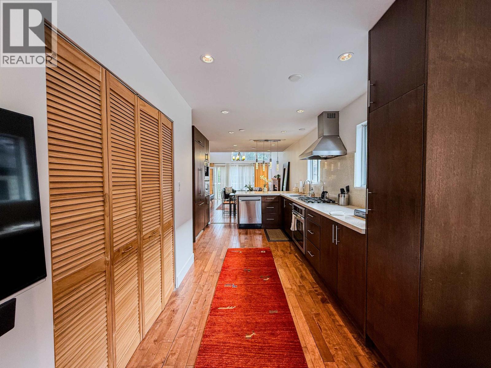 1717 Tatlow Avenue, North Vancouver, British Columbia V7P 3A1 - Photo 11 - R3065447