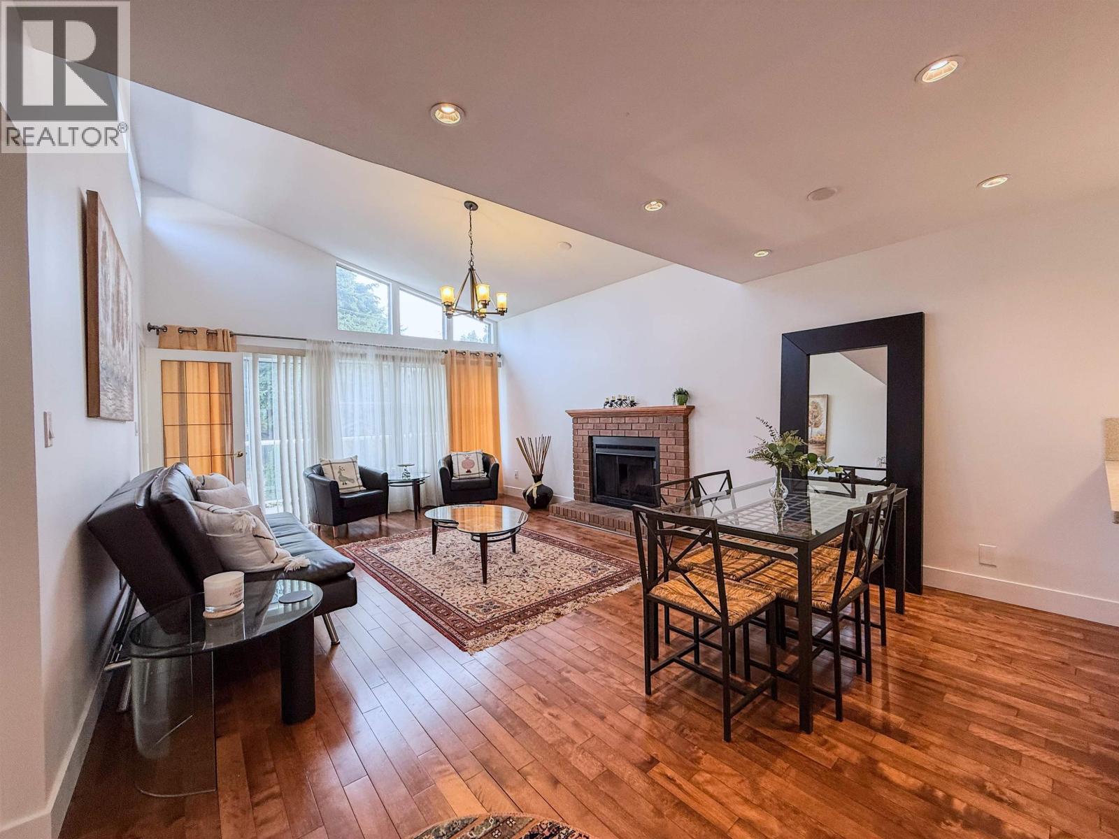 1717 Tatlow Avenue, North Vancouver, British Columbia V7P 3A1 - Photo 3 - R3065447