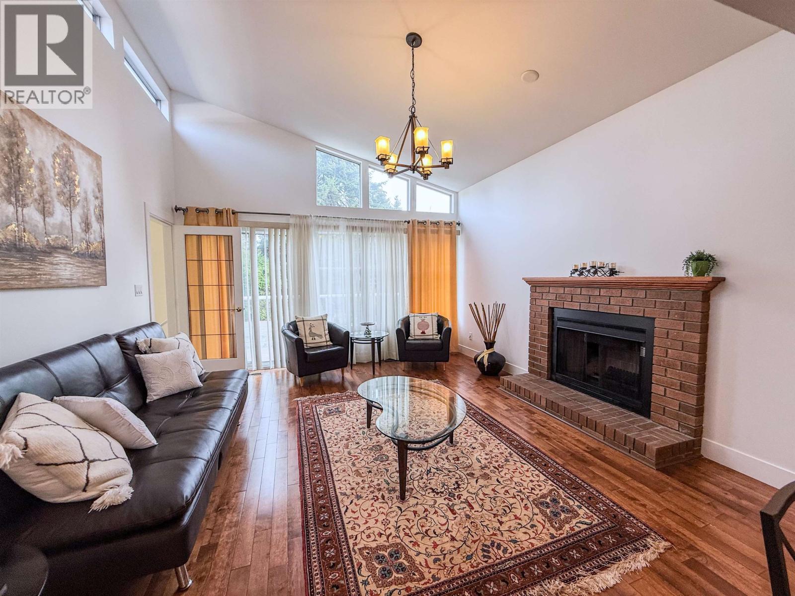 1717 Tatlow Avenue, North Vancouver, British Columbia V7P 3A1 - Photo 4 - R3065447