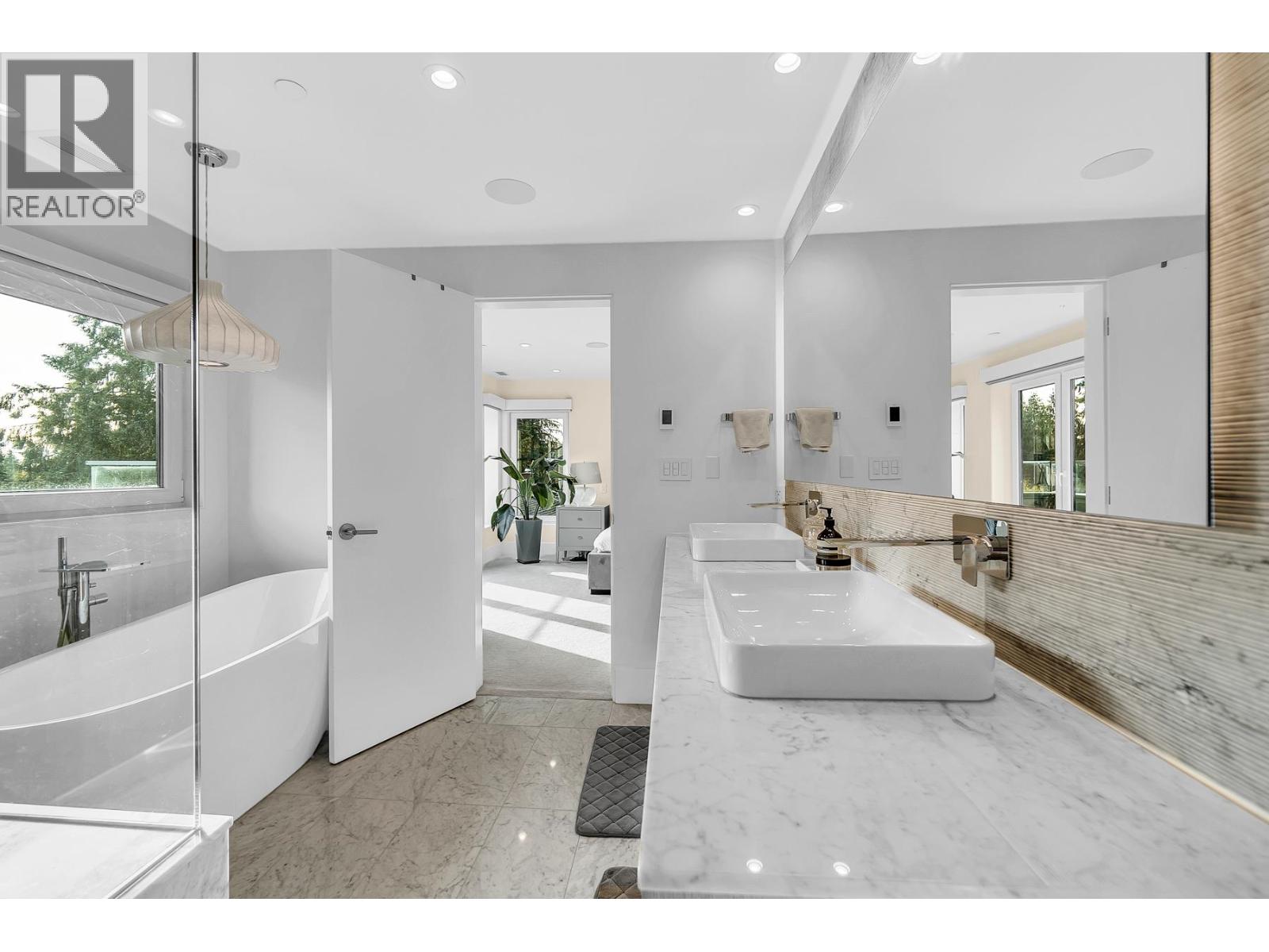 5141 Sarita Avenue, North Vancouver, British Columbia V7R 2M4 - Photo 34 - R3065474