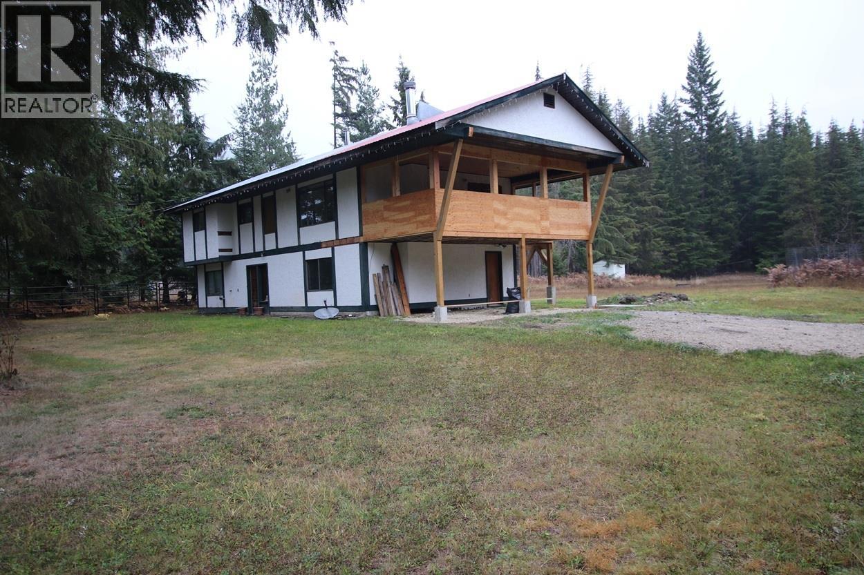 613 Wells Road, nakusp, British Columbia