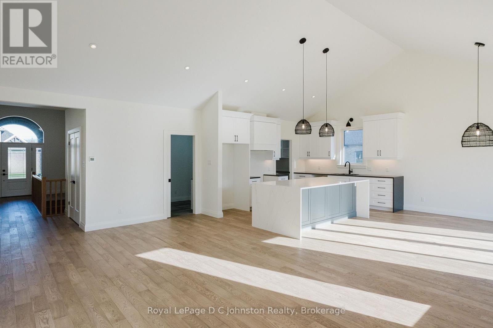 546 Algonquin Trail, Georgian Bluffs, Ontario  N0H 1S0 - Photo 10 - X12518384