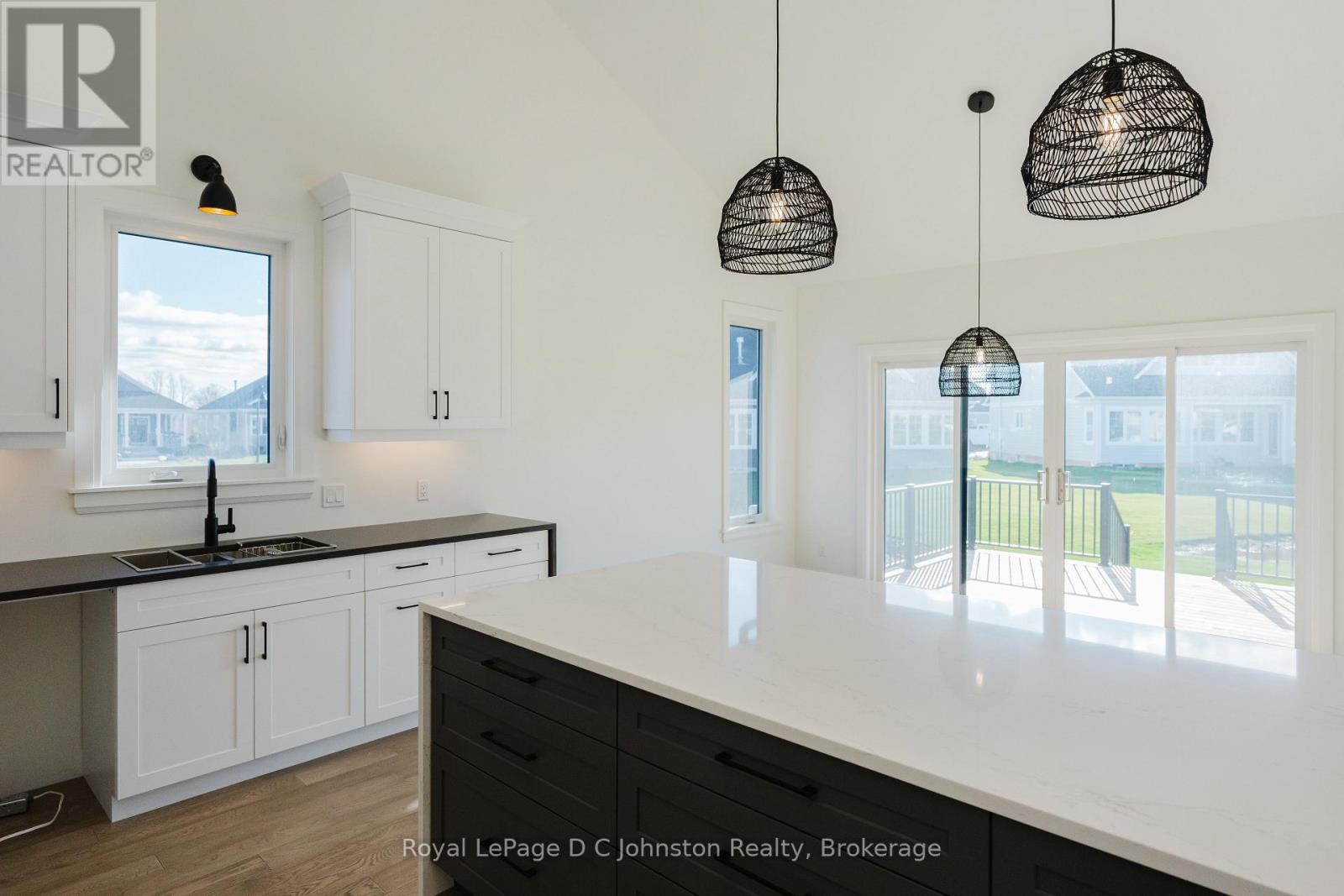 546 Algonquin Trail, Georgian Bluffs, Ontario  N0H 1S0 - Photo 13 - X12518384