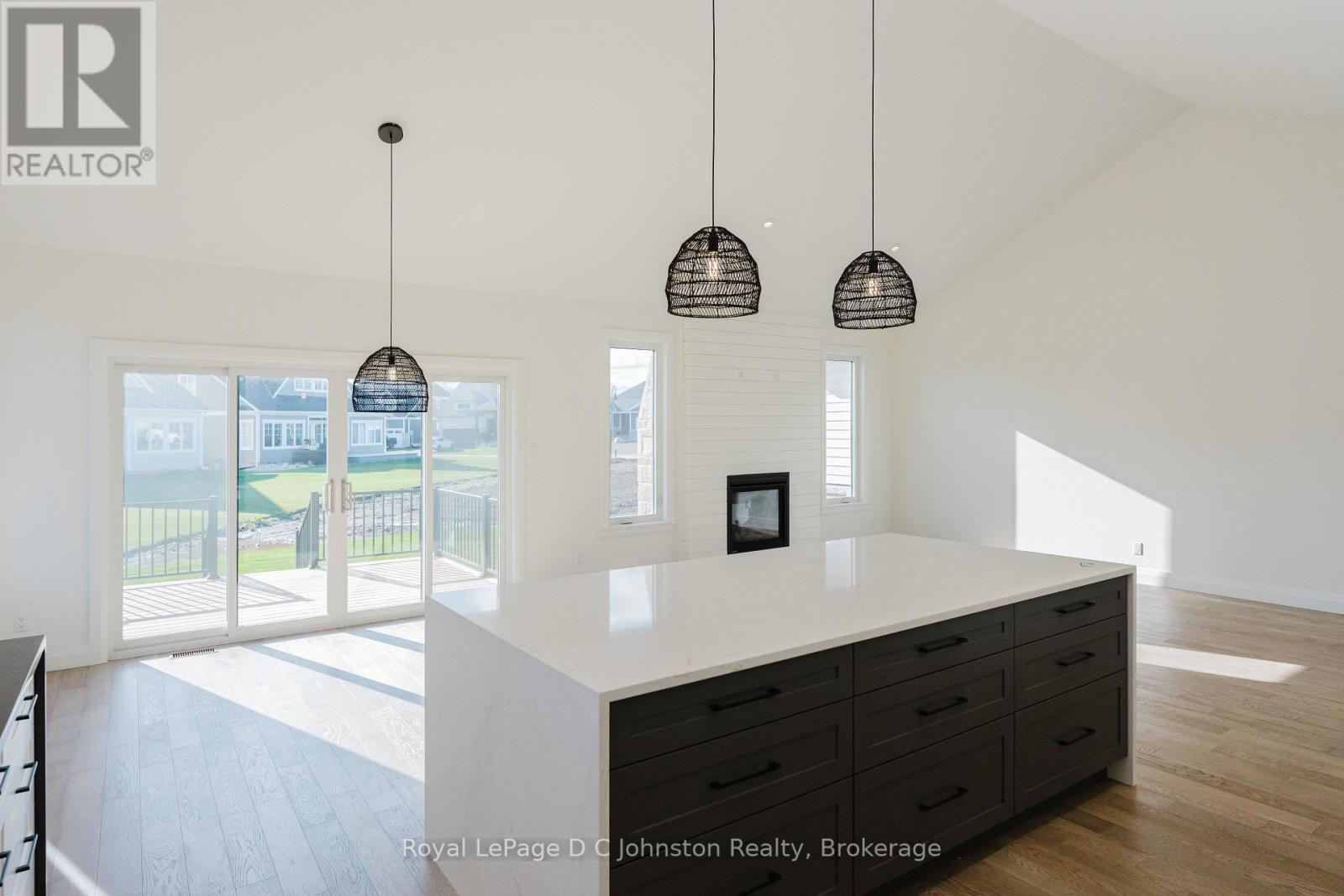 546 Algonquin Trail, Georgian Bluffs, Ontario  N0H 1S0 - Photo 14 - X12518384