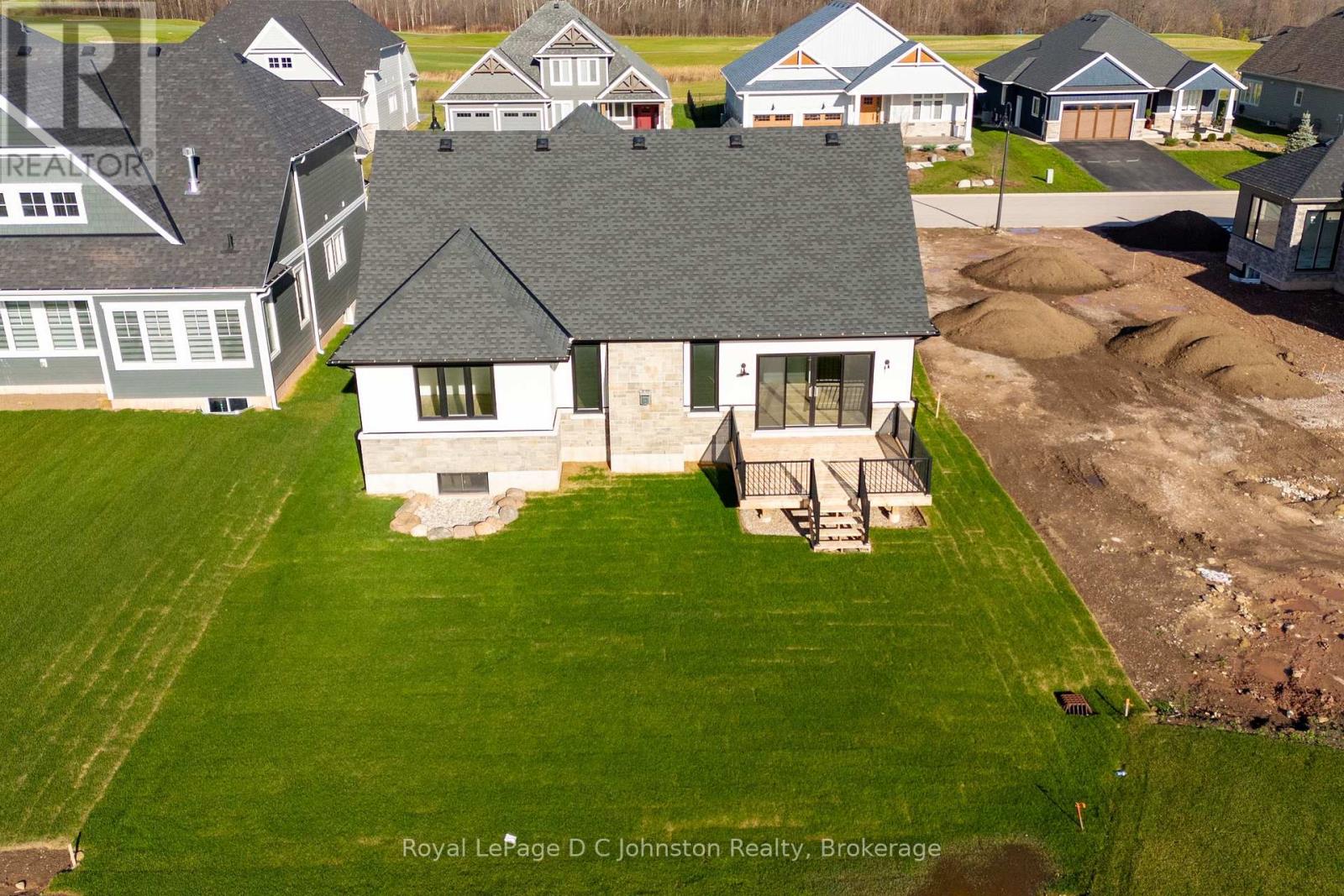 546 Algonquin Trail, Georgian Bluffs, Ontario  N0H 1S0 - Photo 2 - X12518384