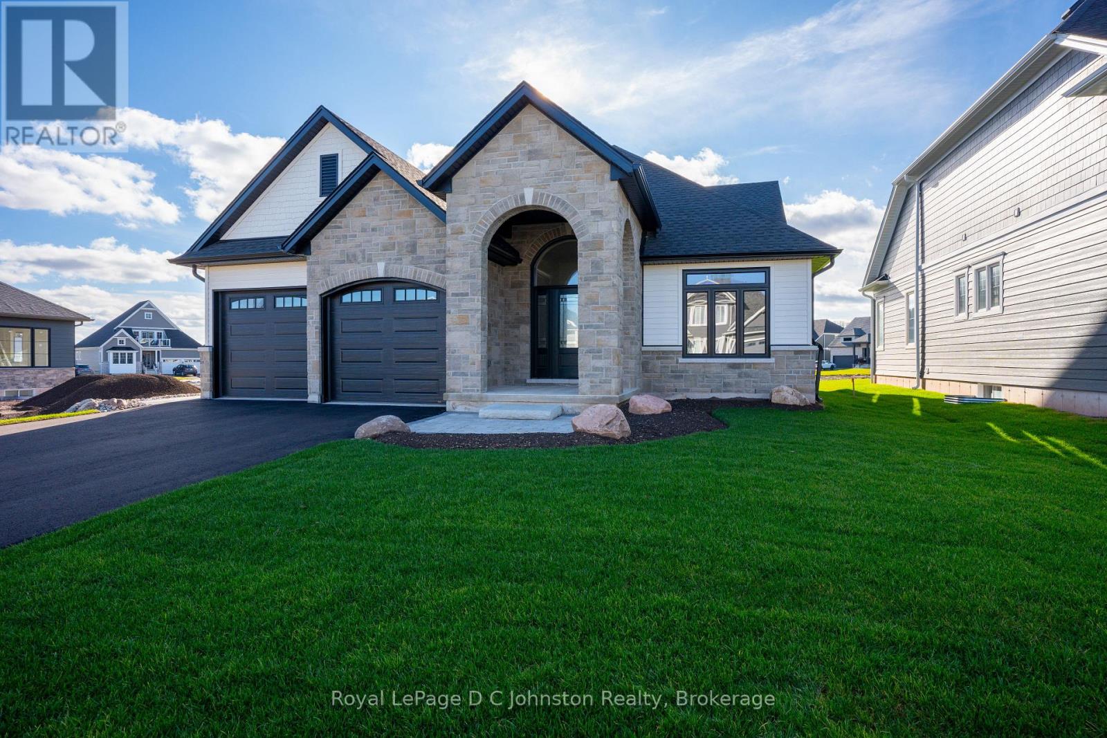 546 Algonquin Trail, Georgian Bluffs, Ontario  N0H 1S0 - Photo 25 - X12518384