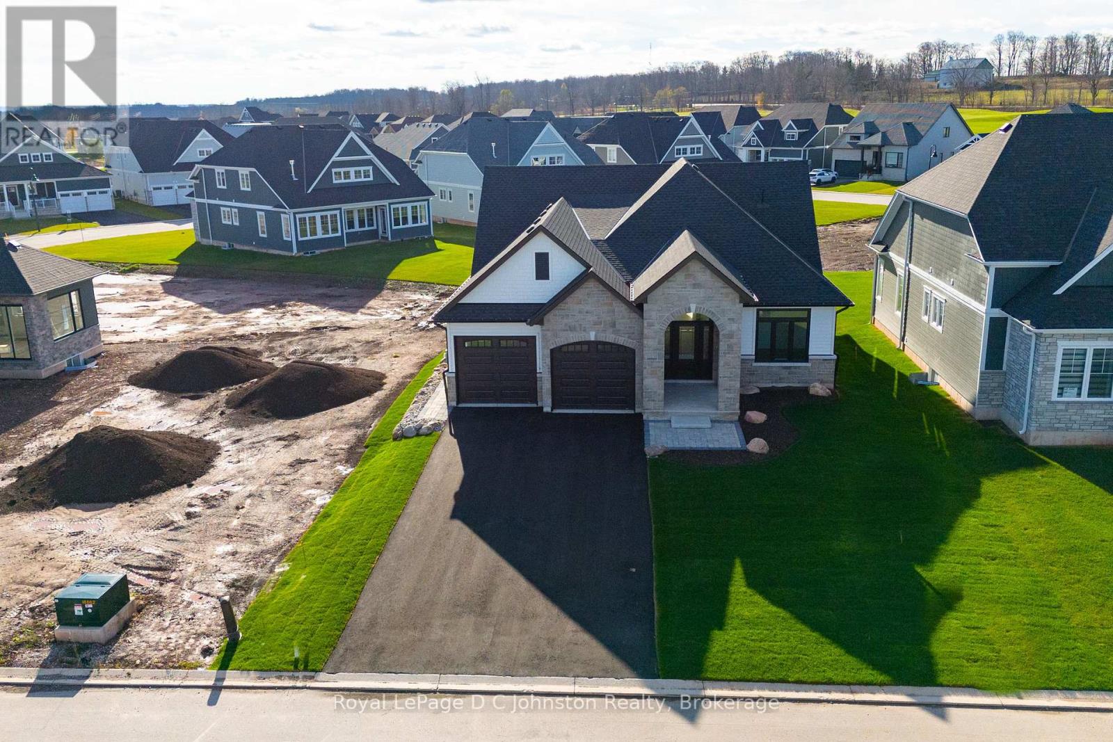 546 Algonquin Trail, Georgian Bluffs, Ontario  N0H 1S0 - Photo 29 - X12518384