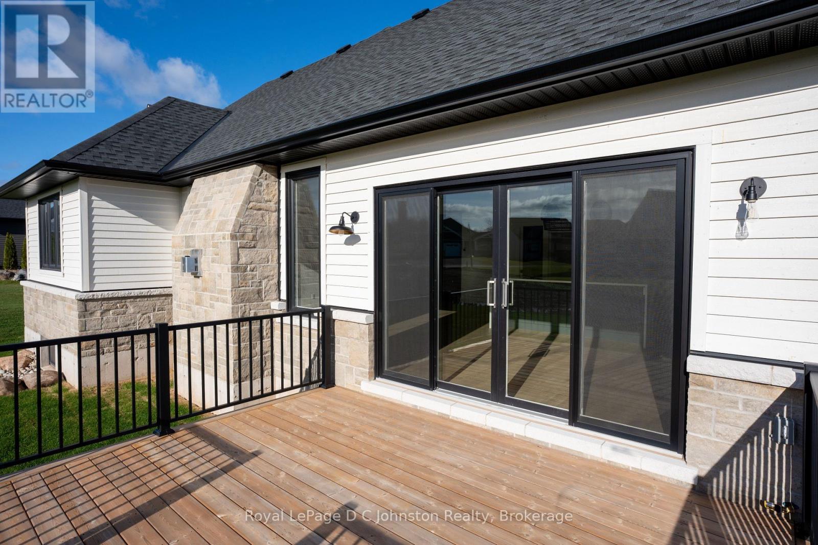 546 Algonquin Trail, Georgian Bluffs, Ontario  N0H 1S0 - Photo 4 - X12518384