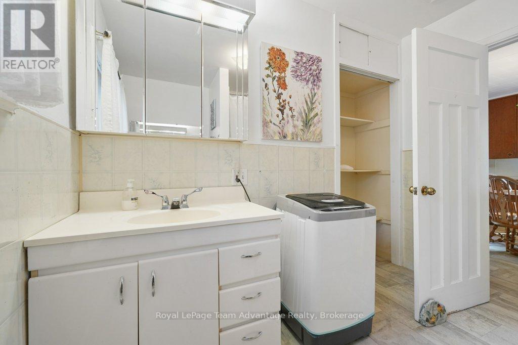 9 Hillcrest Avenue, Parry Sound, Ontario  P2A 1L5 - Photo 16 - X12518426