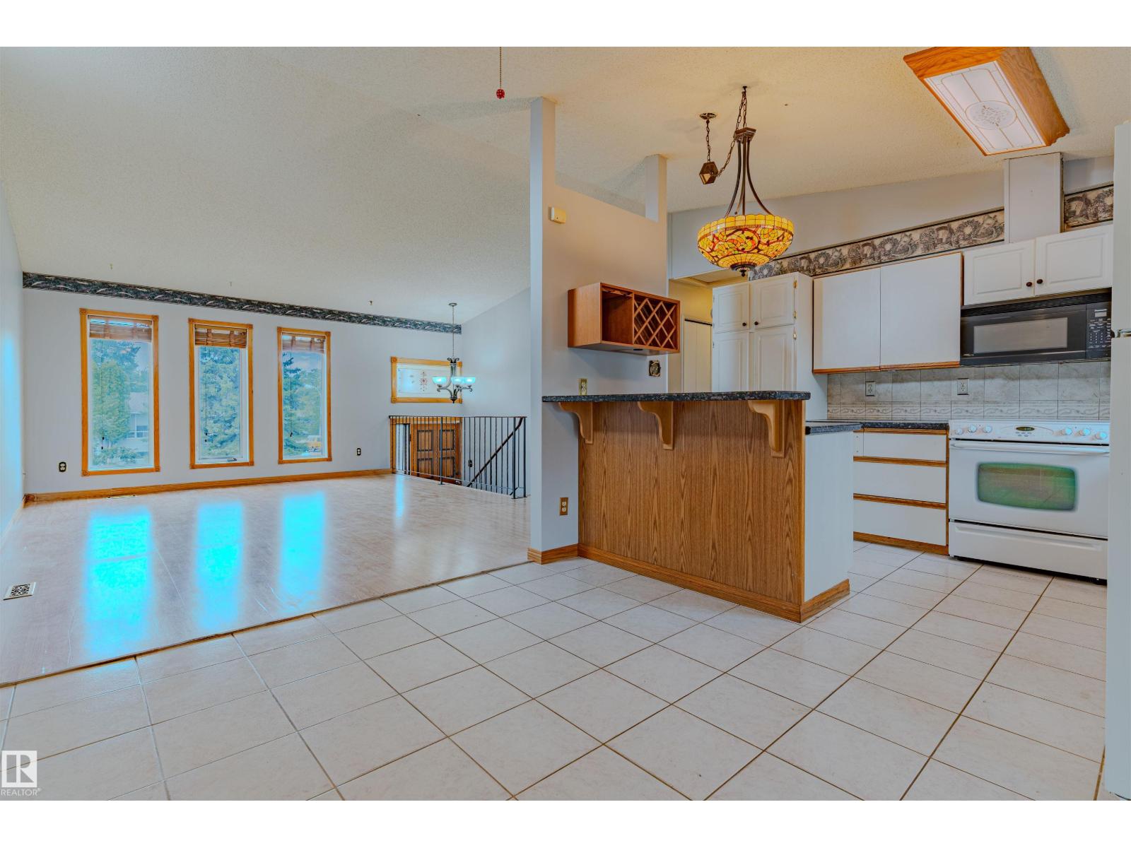 1353 39 St Nw, Edmonton, Alberta  T6L 2M6 - Photo 4 - E4464946