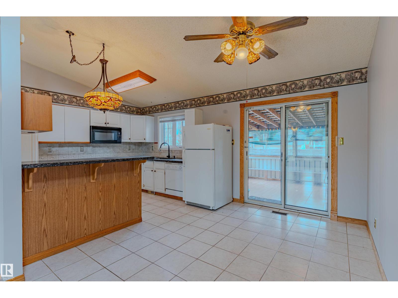 1353 39 St Nw, Edmonton, Alberta  T6L 2M6 - Photo 5 - E4464946