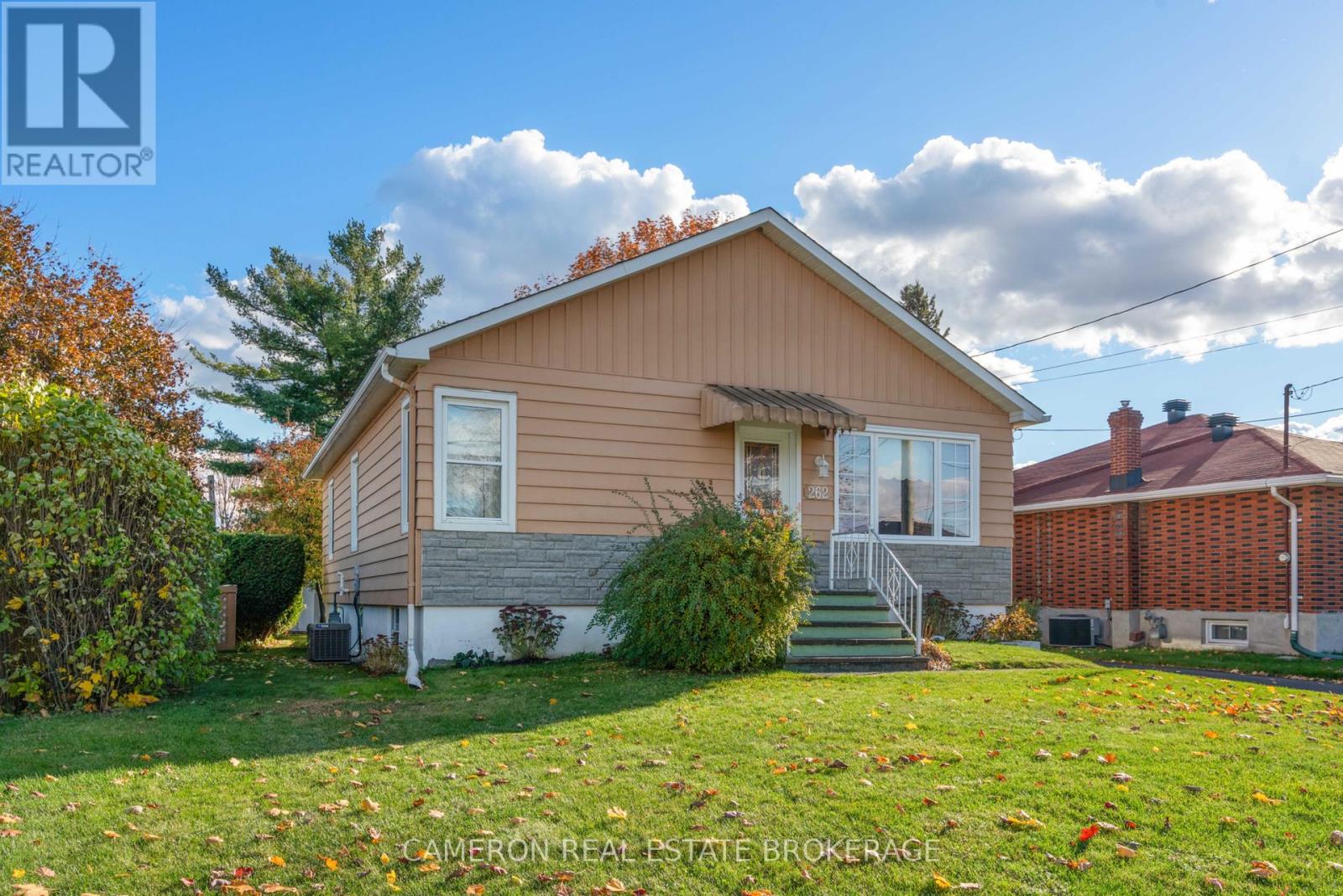 262 Sunnyside Avenue, Cornwall, Ontario  K6H 3E4 - Photo 2 - X12518304