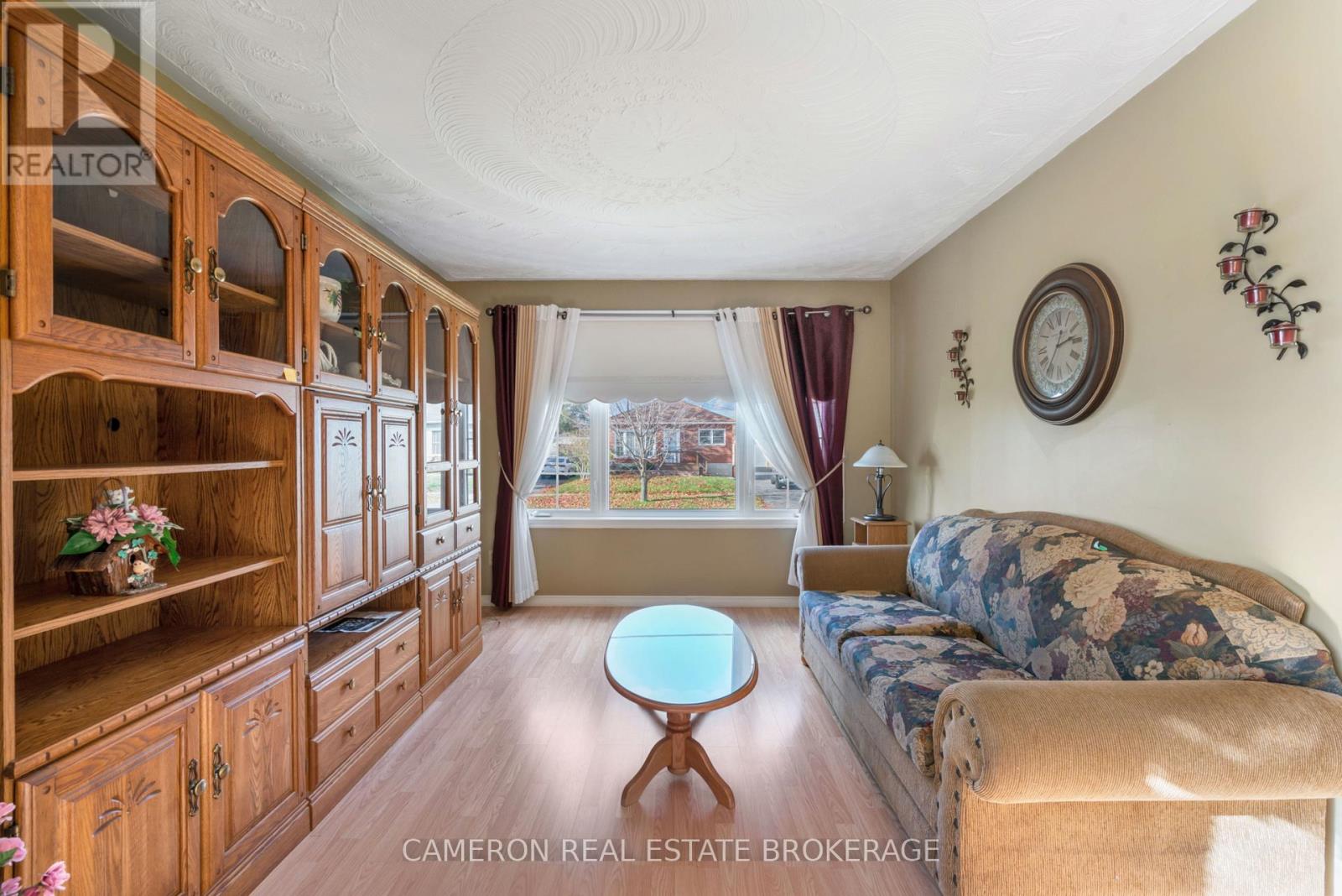 262 Sunnyside Avenue, Cornwall, Ontario  K6H 3E4 - Photo 5 - X12518304