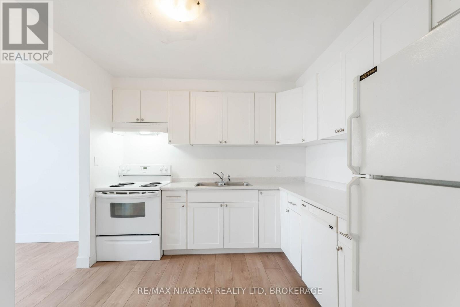 112 - 100 Brownleigh Avenue, Welland, Ontario  L3B 5V8 - Photo 3 - X12438753