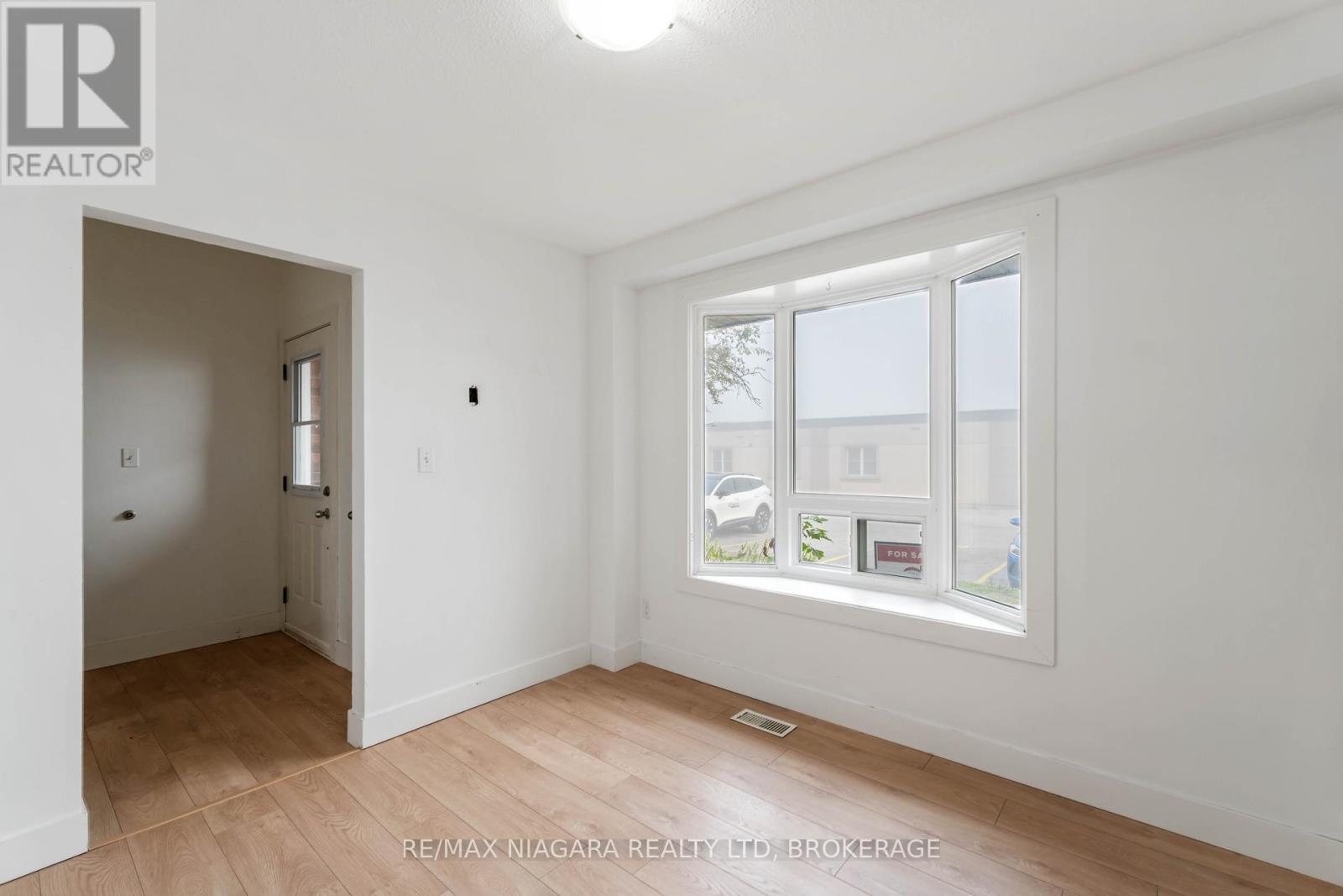 112 - 100 Brownleigh Avenue, Welland, Ontario  L3B 5V8 - Photo 6 - X12438753