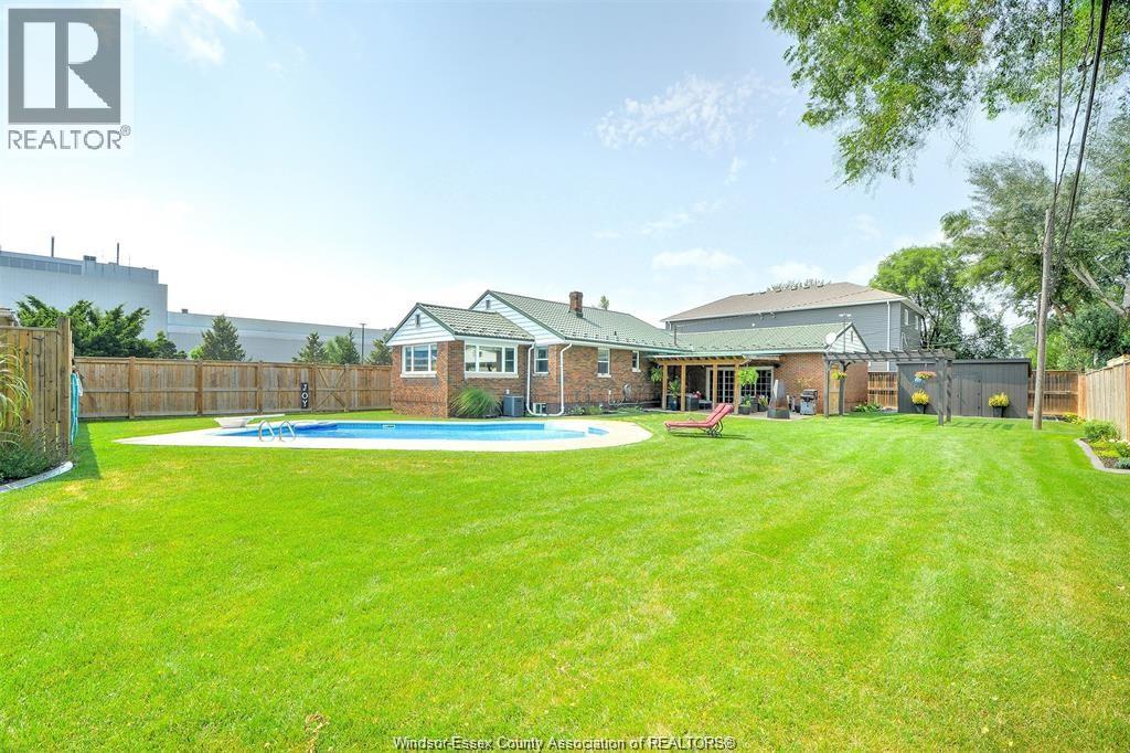 2512 Cadillac, Windsor, Ontario N8W 3Y6 - Photo 10 - 25028245