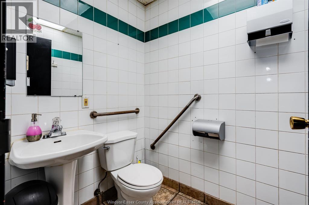 4756 Tecumseh Road, Windsor, Ontario N8T 1B7 - Photo 33 - 25028189