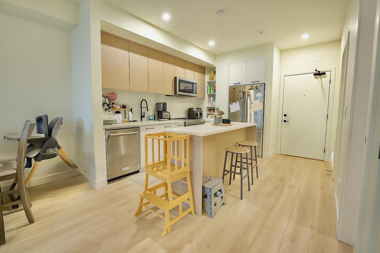 126 2635 KING GEORGE BOULEVARD, Surrey, British Columbia