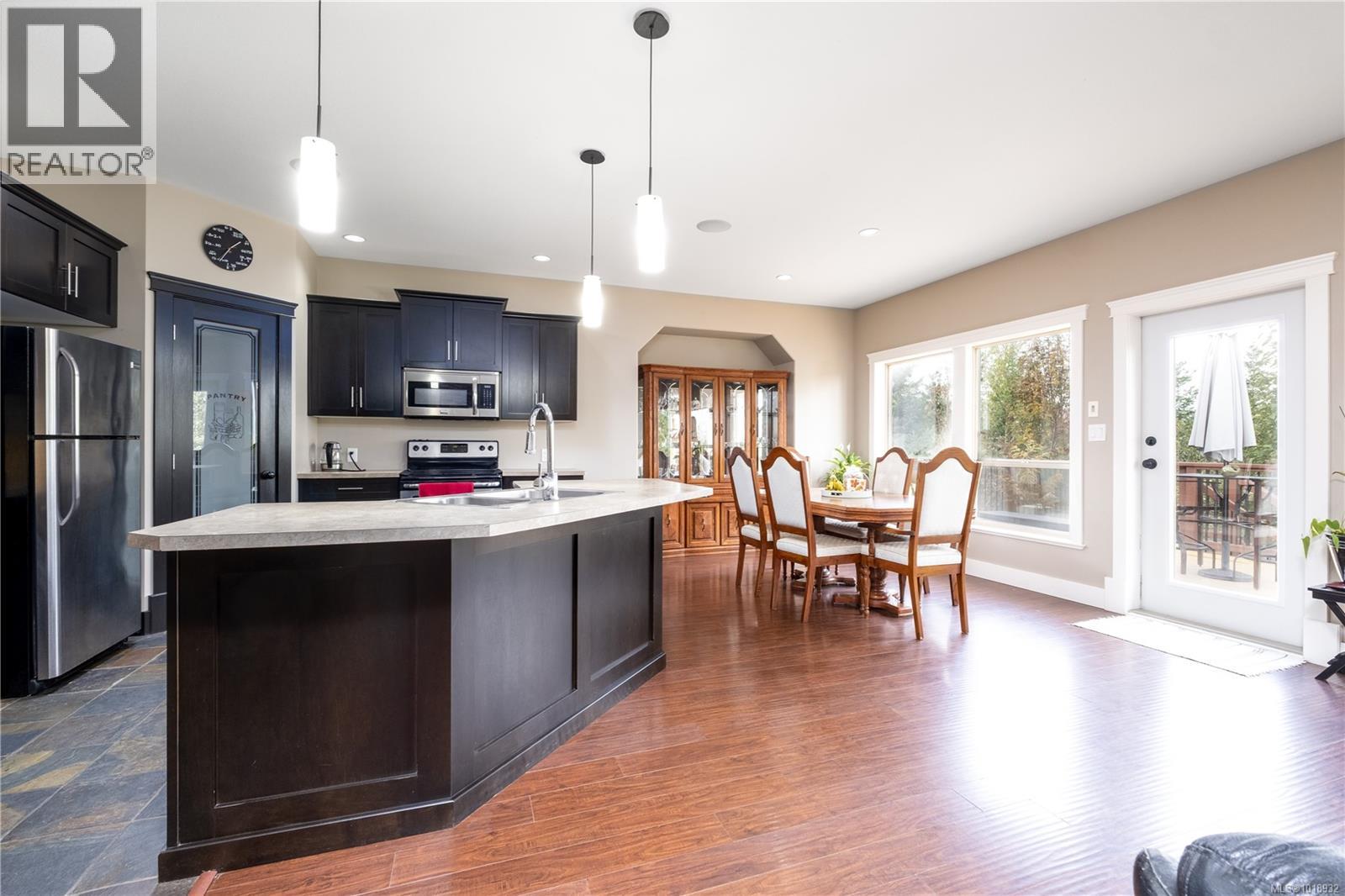 2644 Kendal Ave, Cumberland, British Columbia V0R 1S0 - Photo 11 - 1018932