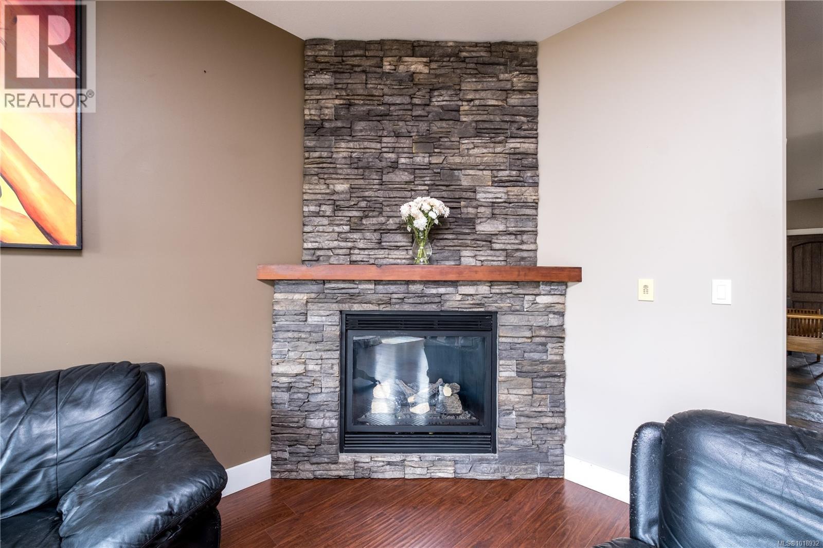 2644 Kendal Ave, Cumberland, British Columbia V0R 1S0 - Photo 3 - 1018932