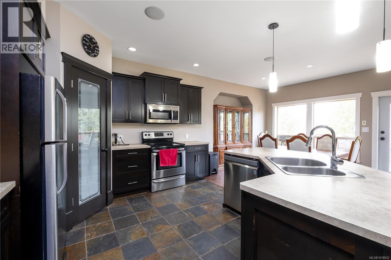 2644 Kendal Ave, Cumberland, British Columbia V0R 1S0 - Photo 13 - 1018932