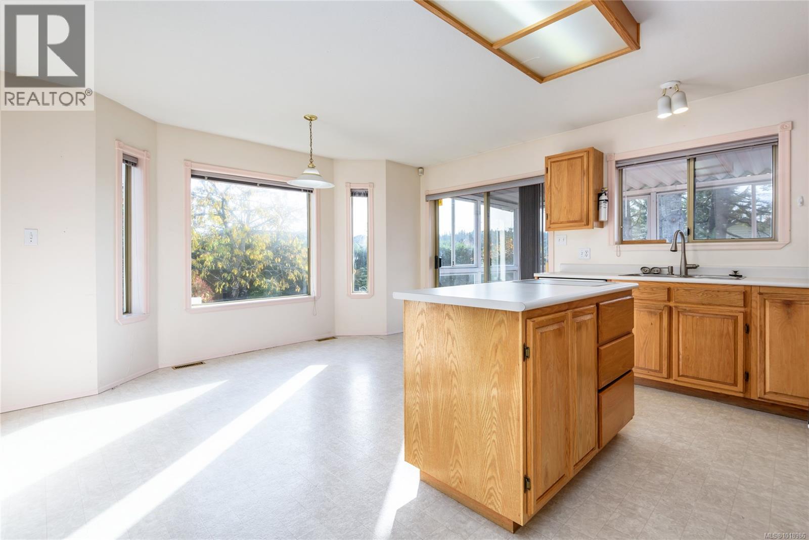 2475 Valley View Dr, Courtenay, British Columbia  V9N 8S5 - Photo 5 - 1018986