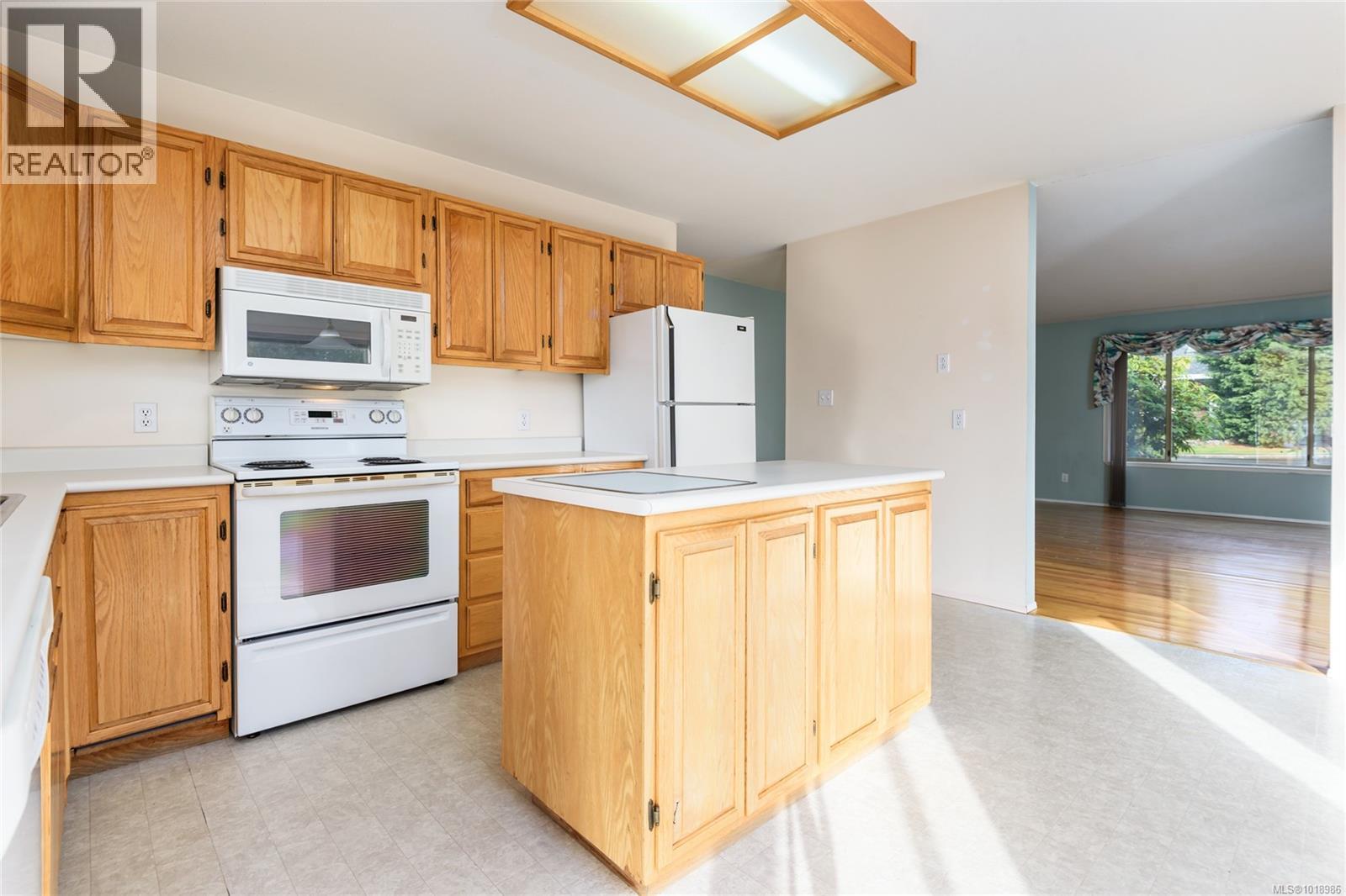 2475 Valley View Dr, Courtenay, British Columbia  V9N 8S5 - Photo 8 - 1018986