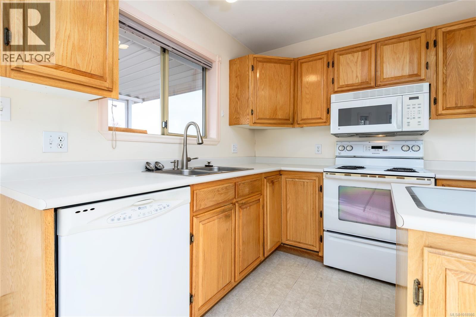 2475 Valley View Dr, Courtenay, British Columbia  V9N 8S5 - Photo 7 - 1018986