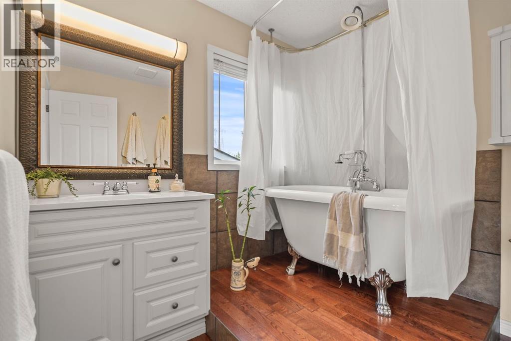 132 Deersaxon Circle Se, Calgary, Alberta  T2R 6R5 - Photo 18 - A2265059