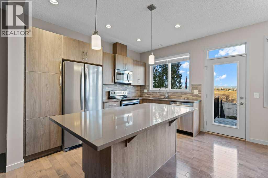 251 Sunrise View, Cochrane, Alberta  T4C 0Z6 - Photo 3 - A2266647