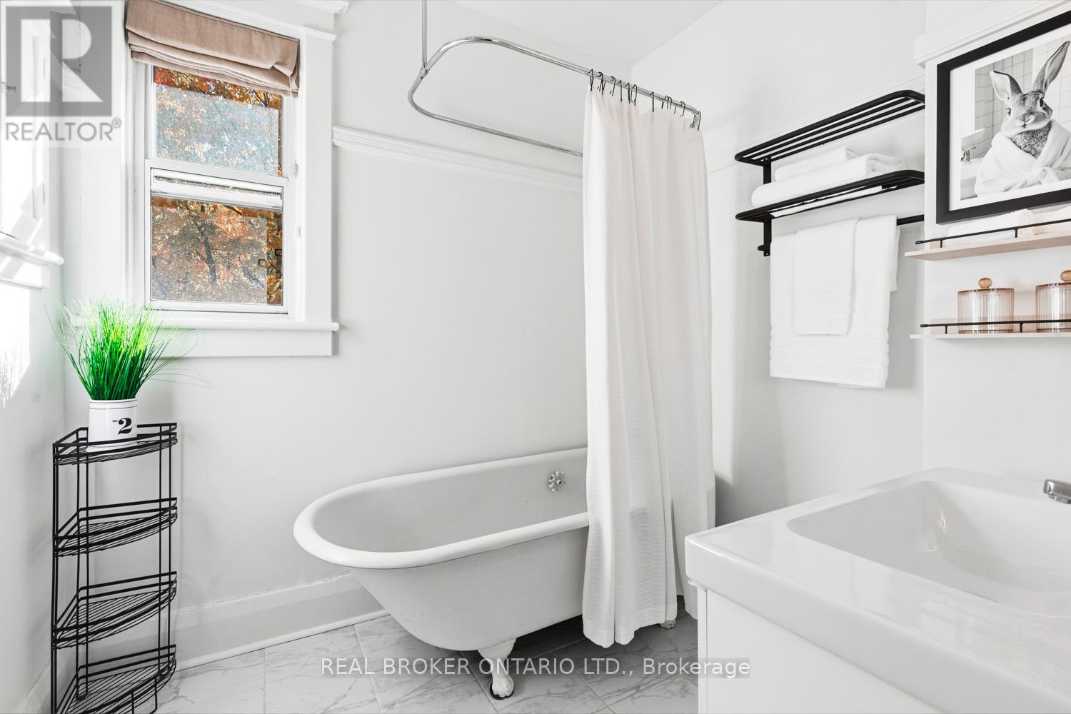 7 Juniper Avenue, Toronto, Ontario  M4L 1S1 - Photo 20 - E12516572