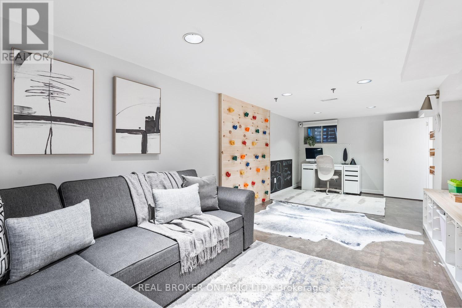 7 Juniper Avenue, Toronto, Ontario  M4L 1S1 - Photo 24 - E12516572