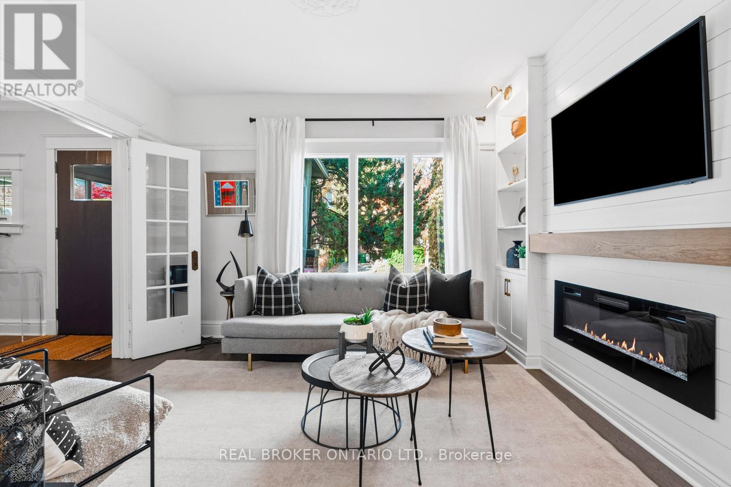 7 Juniper Avenue, Toronto, Ontario  M4L 1S1 - Photo 3 - E12516572