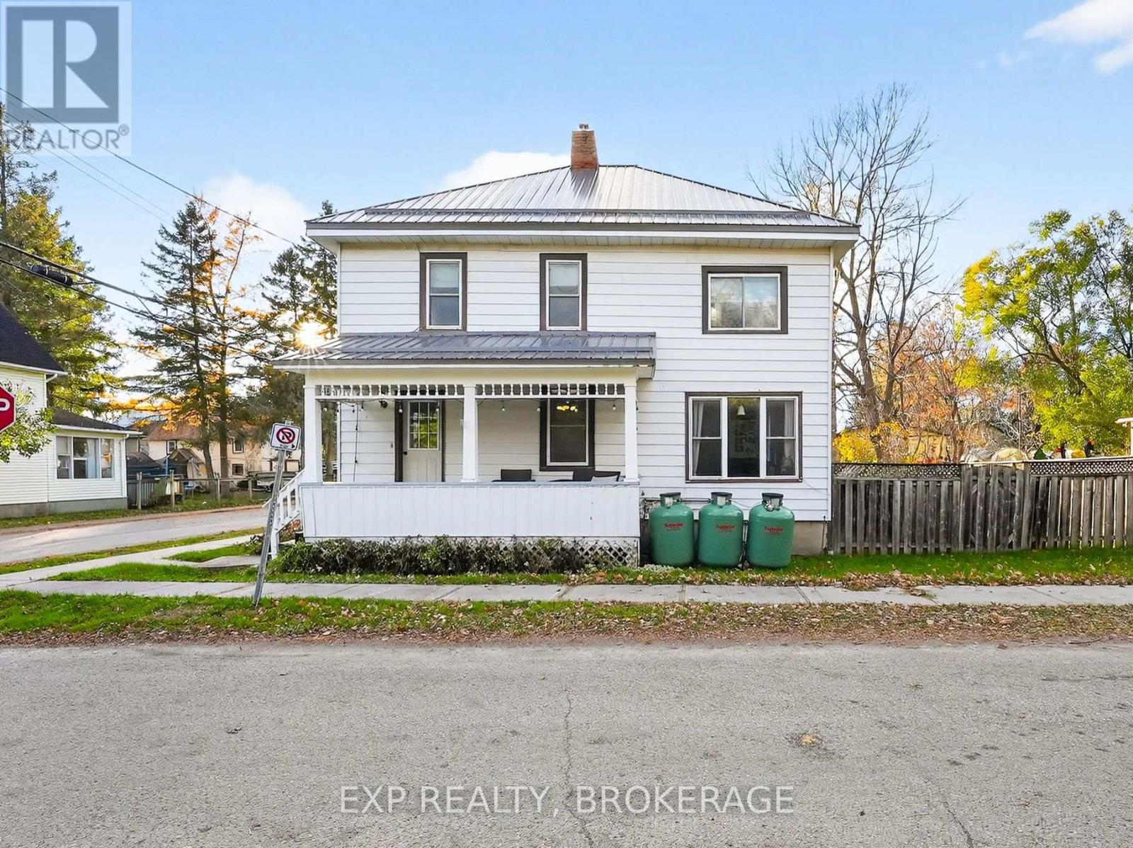 10 Miller Street, Leeds And The Thousand Islands, Ontario  K0E 1L0 - Photo 2 - X12516952