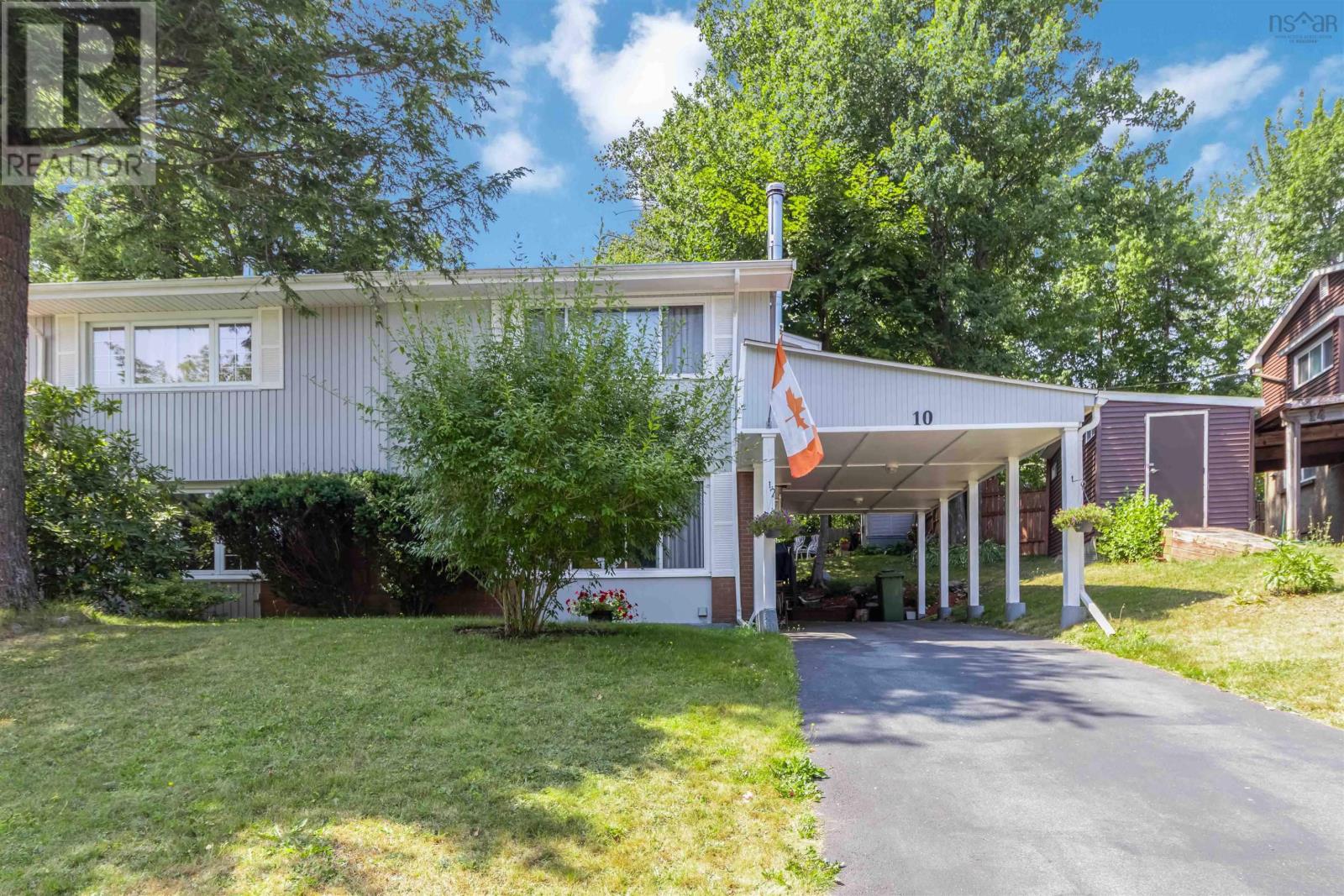 Property at 10 Oakburn Court image 2