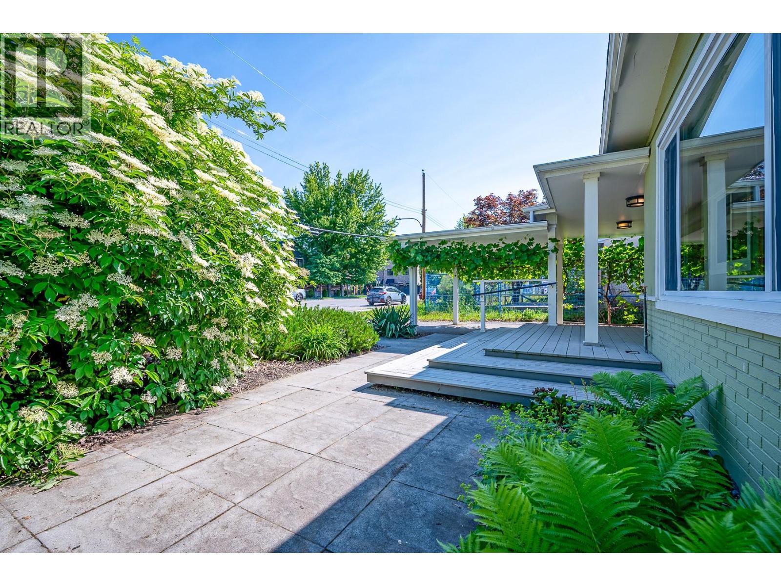 439 Osprey Avenue, Kelowna, British Columbia  V1Y 5A3 - Photo 3 - 10362428